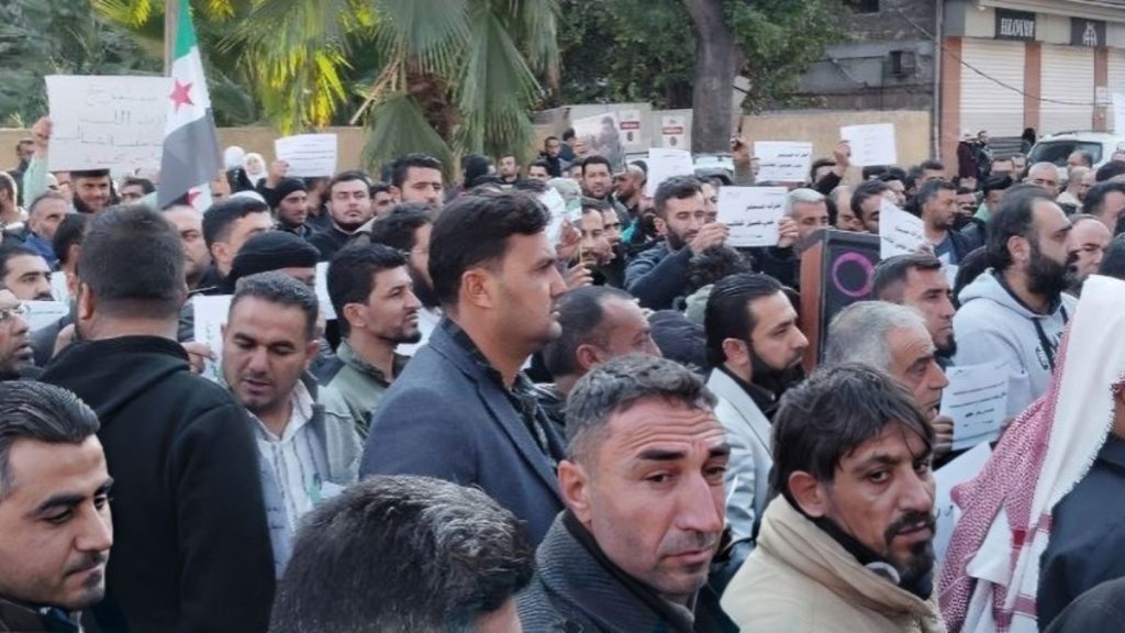 احتجاجات المعلمين تتجدد بحلب.. مطالب بالتثبيت وزيادة الرواتب