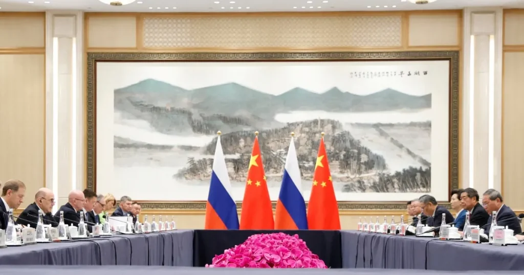 روسيا: التبادل بالدولار مع الصين انخفض وندرس إلغاء التأشيرات