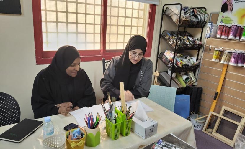 “بأيدينا نبدع”.. مبادرة فنية ومجتمعية لدعم المتعافيات من السرطان بالبريمي