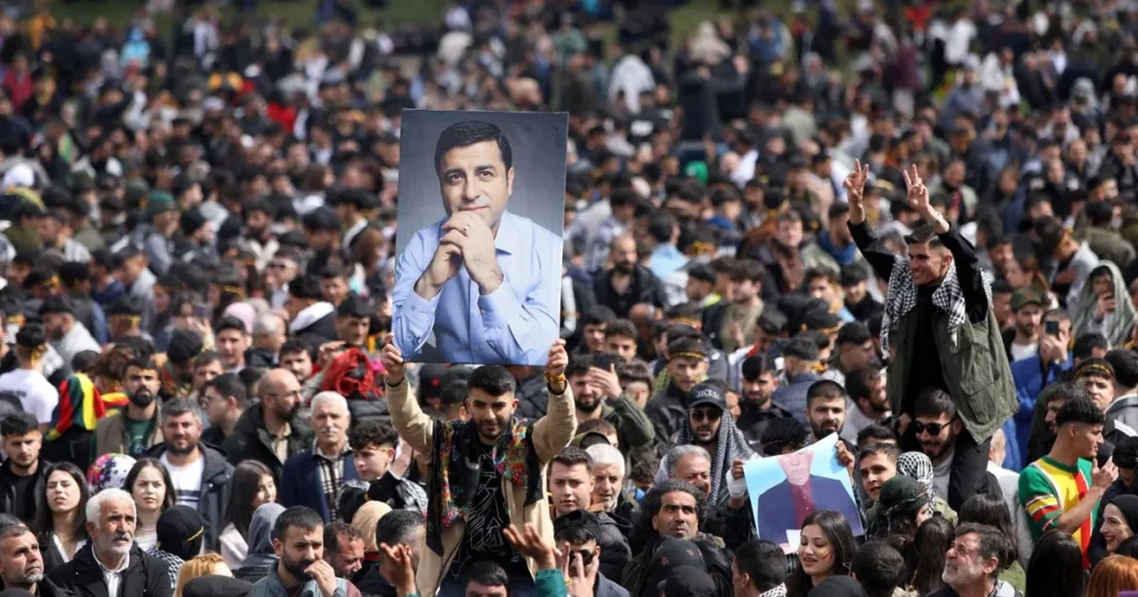 حليف لأردوغان يطرح فكرة الإفراج عن المعارض صلاح الدين دمرداش