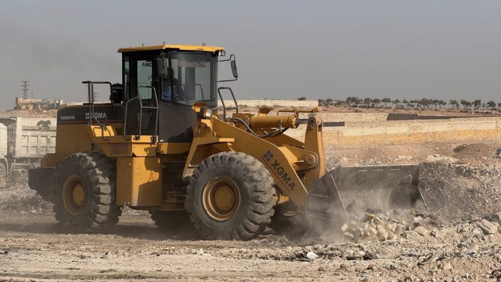 بعد الشكاوى.. حملة لإزالة مكب بالشيخ سعيد في حلب