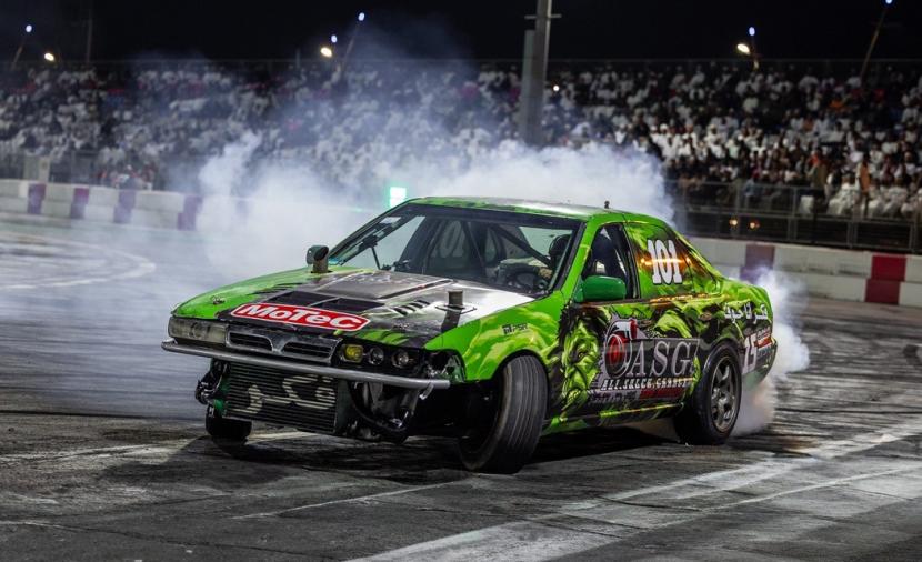 وسط الجماهير الغفيرة.. جولة استعراض حر مُذهلة في “جمعية السيارات”