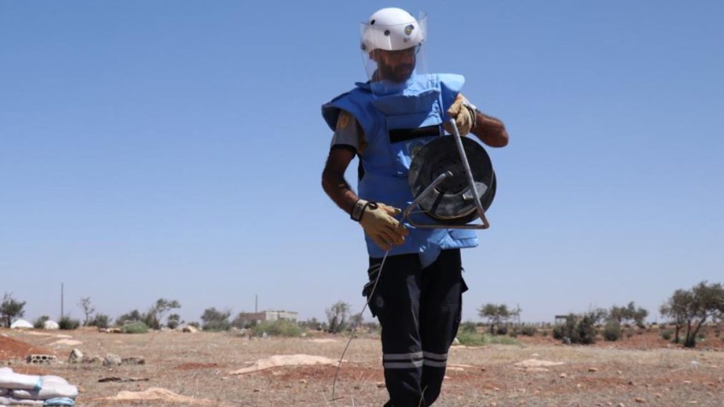 “الدفاع المدني”: 2370 عملية لإزالة مخلفات الحرب في 2025