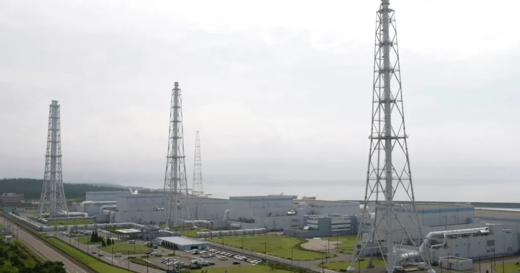 مسؤول محلي يزور فوكوشيما قبل قرار بشأن تشغيل المحطة النووية