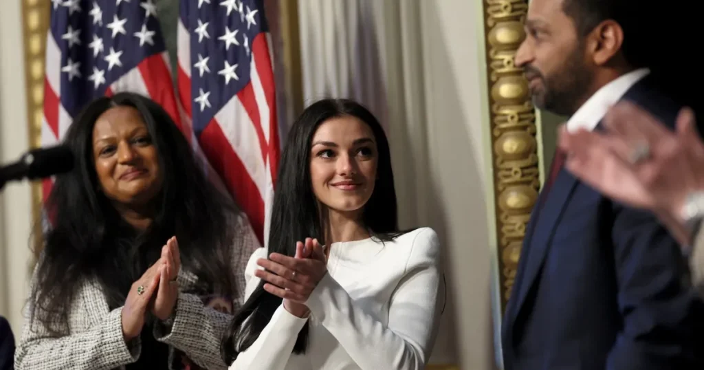 مدير fbi يواجه انتقادات لاستخدام التدخل السريع لحماية صديقته