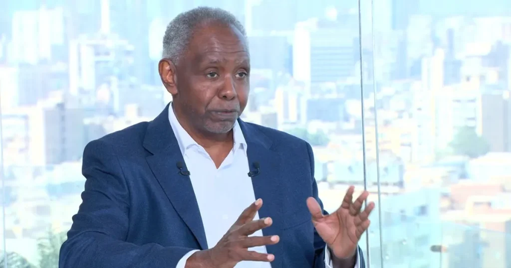 عبد السلام: الترابي اعتبر كارلوس هدية مسمومة من الأردن