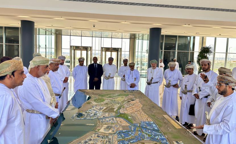 “اقتصادية الدولة” تطلع على المشاريع التنموية والاستثمارية في الدقم