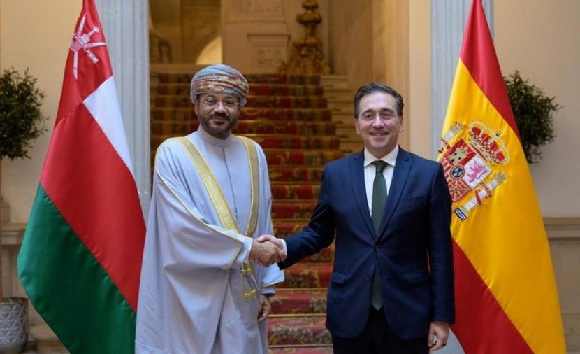 بدر بن حمد يستعرض مع وزير الخارجية الإسباني العلاقات المتميزة