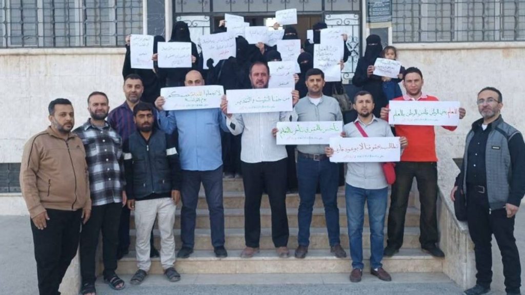 نقابة “المعلمين الأحرار” تعلق العمل حتى تحقيق مطالبها