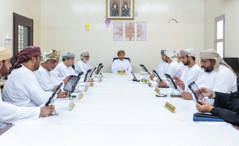 مناقشة تحديات الصيد البحري الحرفي واحتياجات القطاع الصحي في مسندم