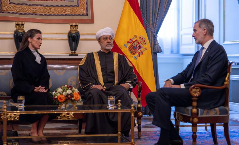 جلالة السلطان يعقد لقاء مع رجال الأعمال الإسبان بحضور الملك فليبي السادس