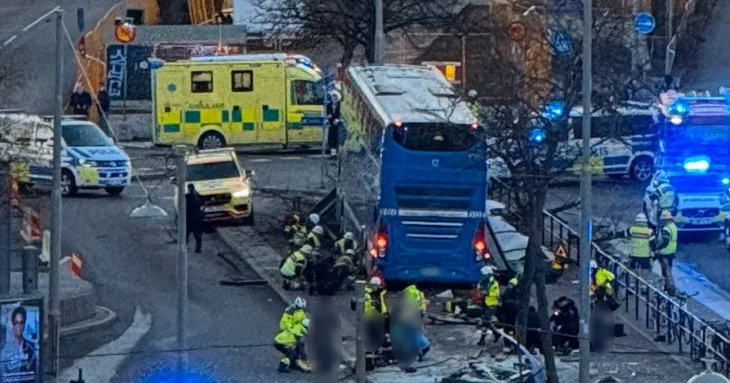 الشرطة السويدية: ضحايا ومصابون في حادث اصطدام حافلة