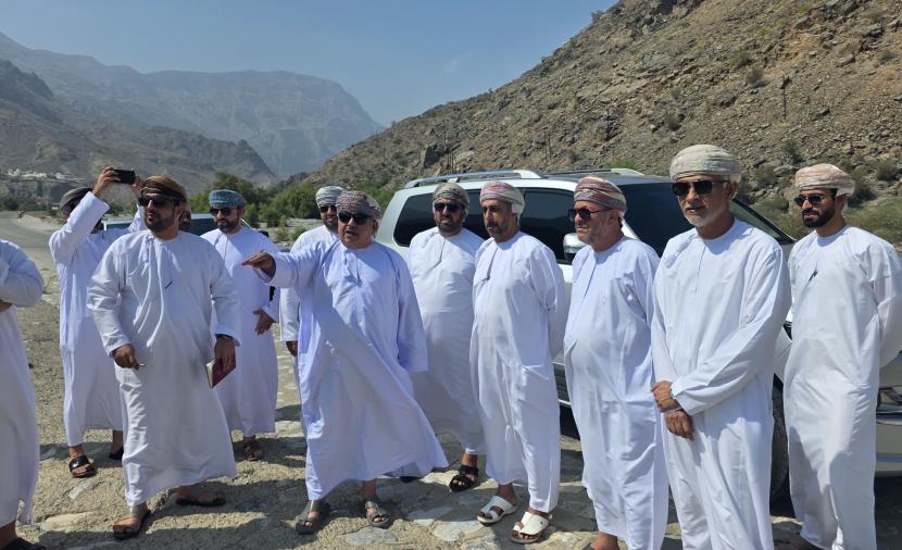 محافظ جنوب الباطنة يطلع على جاهزية سوق البلدية بالعوابي