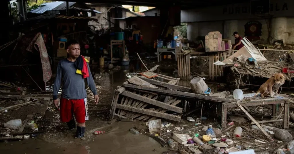 إعصار كالمايجي.. فيتنام تغلق مطارات مع ارتفاع وفيات الفلبين