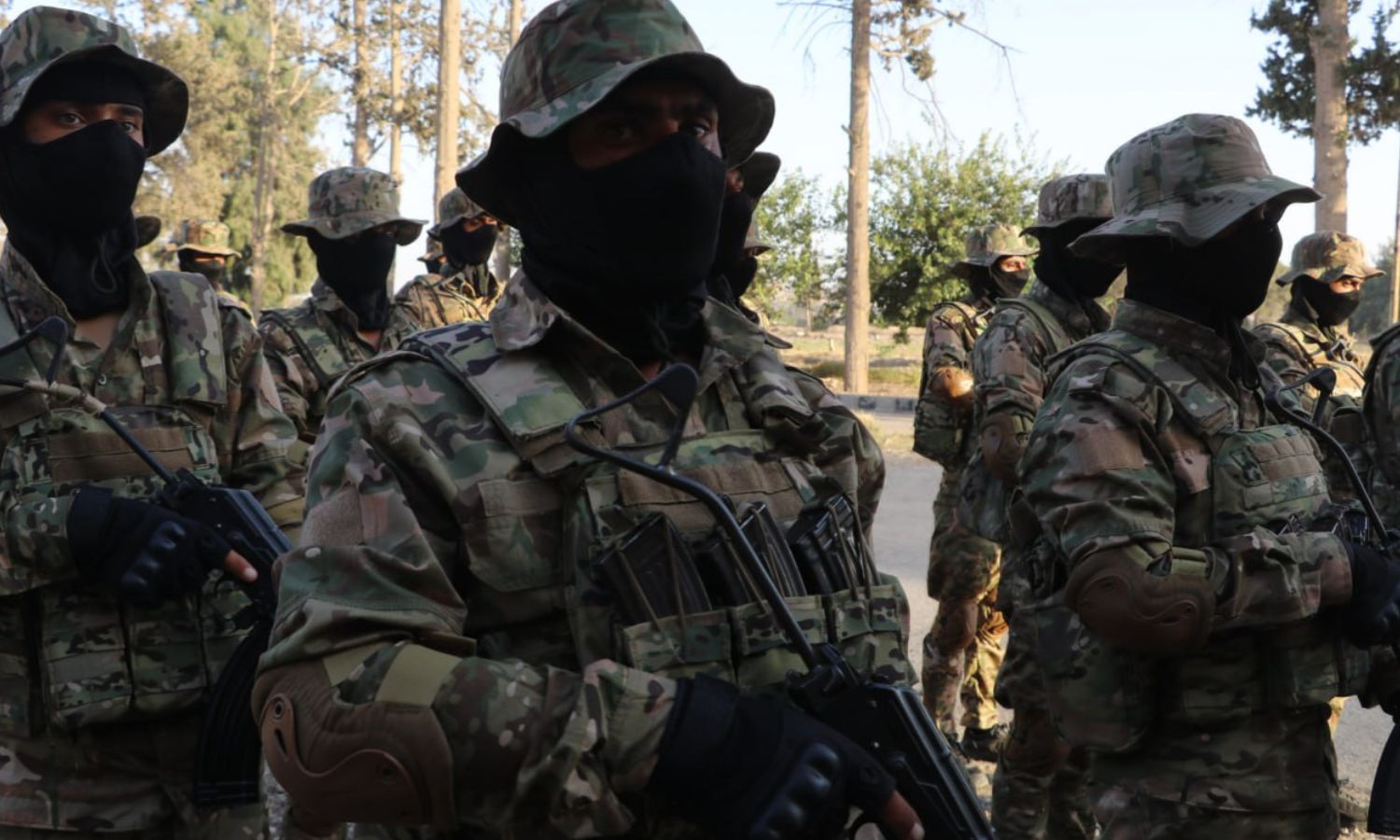 عناصر من قوات سوريا الديمقراطية خلال تخريج دفعة من القوات الخاصة - 13 آب 2025 (قسد/ المركز الإعلامي)