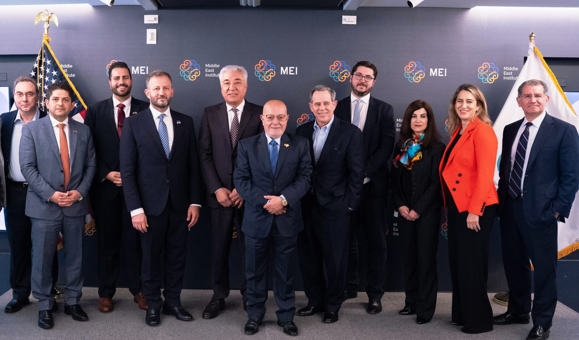 رئيس وأعضاء مجلس الأعمال الأمريكي السوري في لقاء مع وزير الاقتصاد والصناعة السوري في واشنطن - 15 تشرين الأول 2025 (مجلس الأعمال الأمريكي السوري)