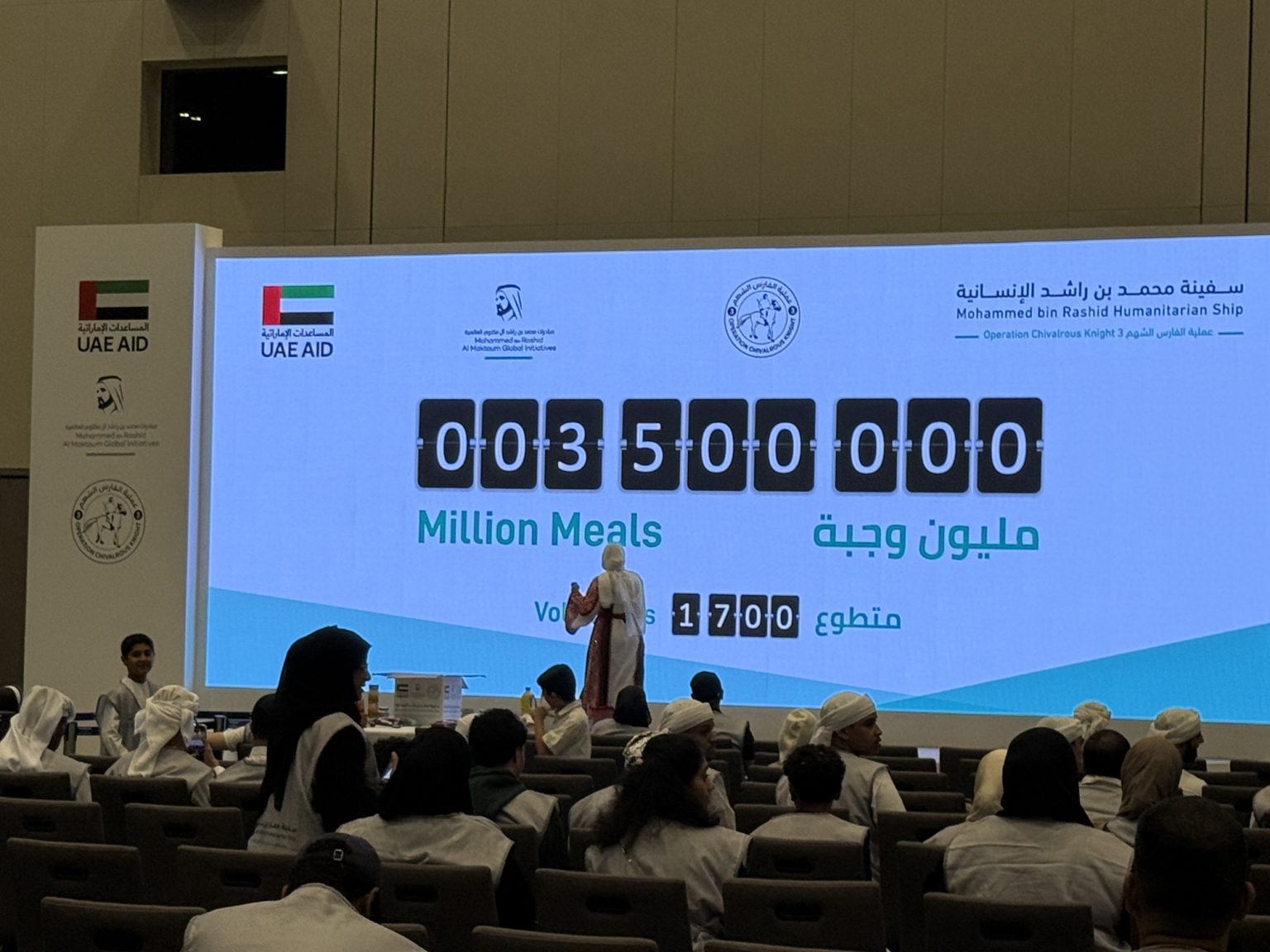 خلال 3 ساعات… تجهيز 3.5 ملايين وجبة ضمن “سفينة محمد بن راشد الإنسانية”