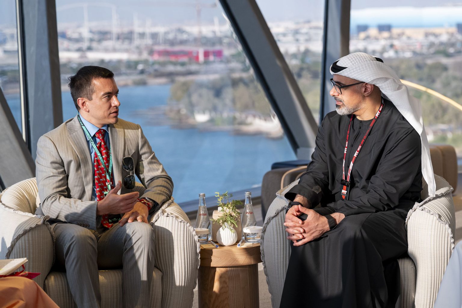 خالد بن محمد بن زايد يستعرض مع رئيس الإكوادور علاقات التعاون والصداقة بين البلدين