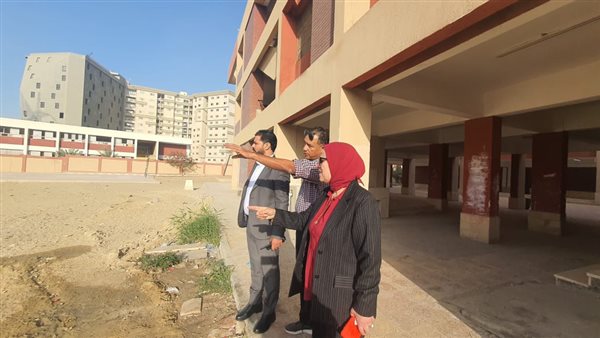 مدير تعليم القاهرة تتفقد مدرسة القطامية الإعدادية الثانوية بنين