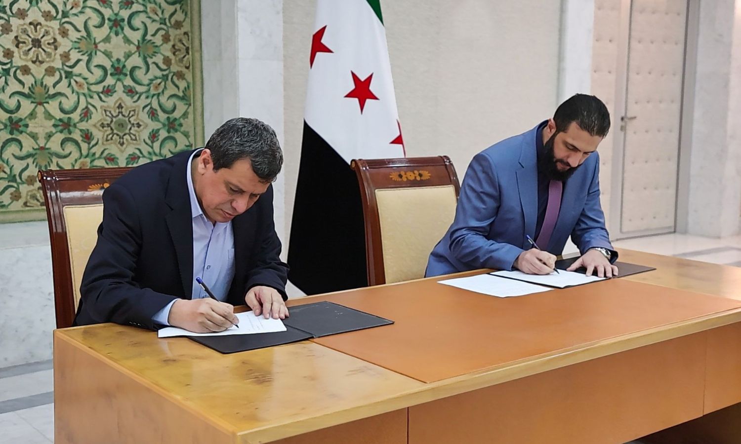 توقيع اتفاق بين الشرع ومظلوم عبدي لاندماج "قسد" ضمن مؤسسات الدولة السورية- 10 من آذار 2025 (رئاسة الجمهورية العربية السورية)