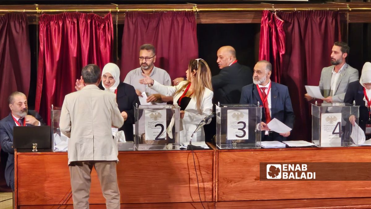 انطلاق عملية التصويت لاختيار أعضاء مجلس الشعب في سوريا من أعضاء الهيئات الناخبة في المكتبة الوطنية بدمشق - 5 تشرين الأول 2025 (/ أحمد مسلماني)