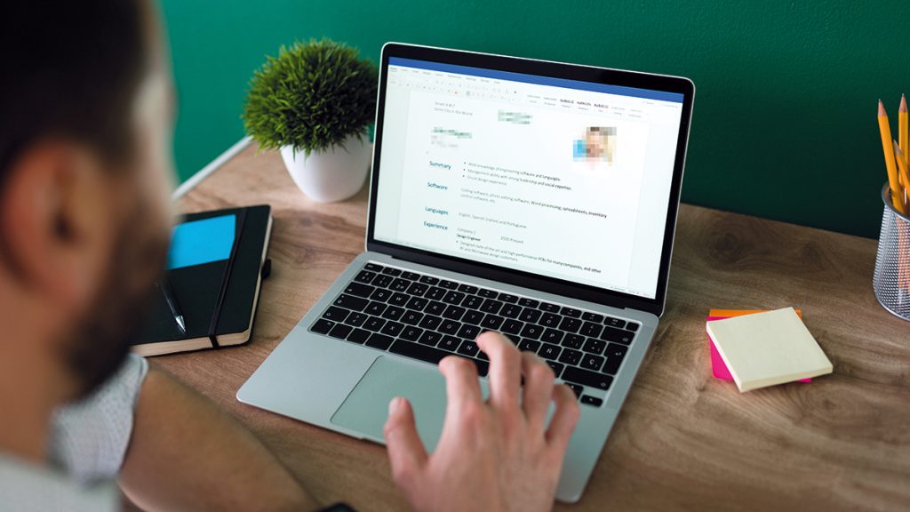 وظائف وهمية تستخدم باحثين عن عمل في تمرير أموال مجهولة المصدر