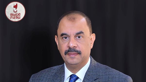 محافظ سوهاج يستبعد موظفين بسبب تعطيل طلب مواطن لمدة 4 سنوات