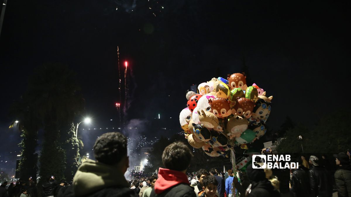 لحظات من الاحتفالات الليلية في دمشق في الذكرى السنوية الأولى للتحرير – 8 كانون الأول 2025 (/نور حمزة)