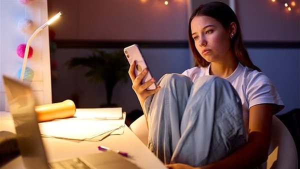 جيل زد حساسون للغاية وينظرون للعالم على أنه مكان مخيف