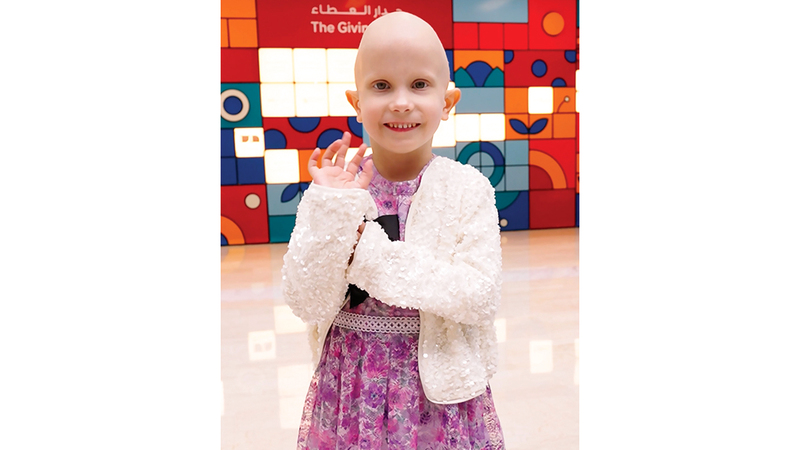 «الجليلة للأطفال» يحتفي بتعافي «أليكسيس» من السرطان بقرع «جرس الأمل»