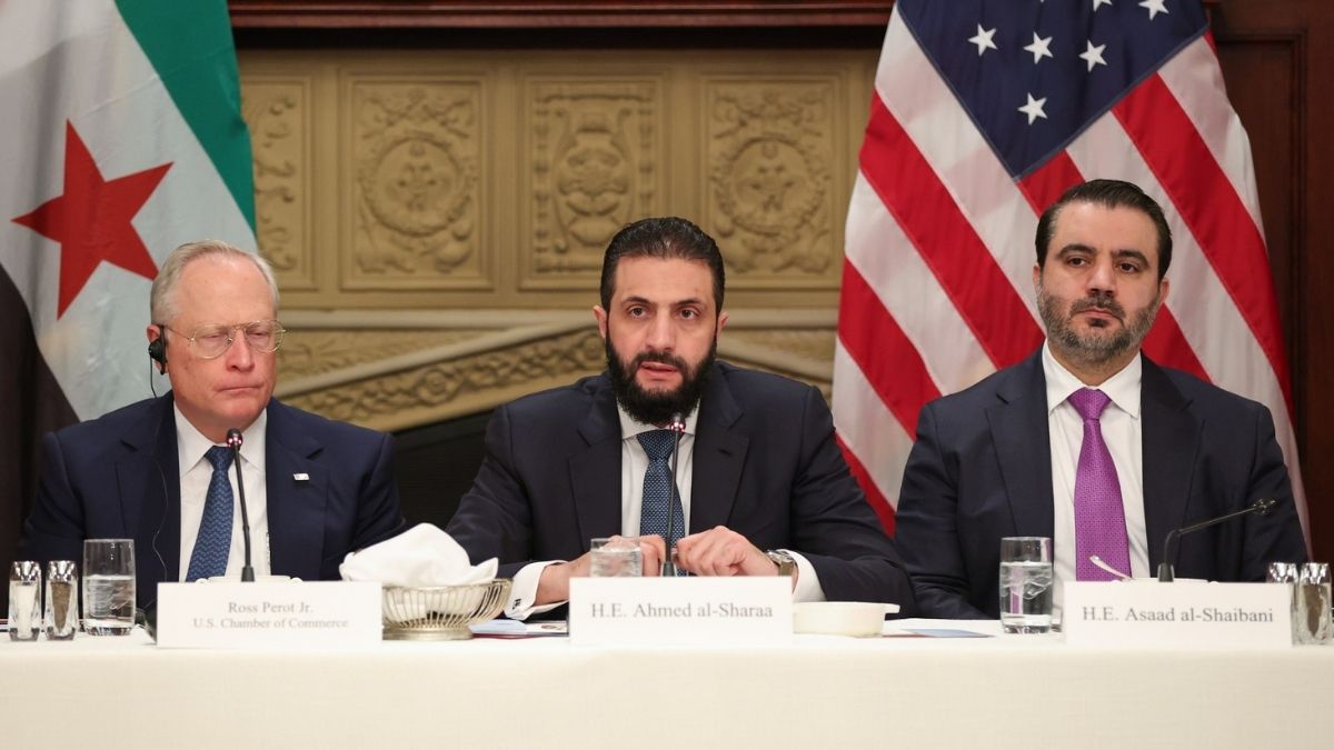 الرئيس السوري أحمد الشرع يلتقي أعضاء غرفة التجارة الأمريكية في واشنطن - 11 تشرين الثاني 2025 (رئاسة الجمهورية العربية السورية)