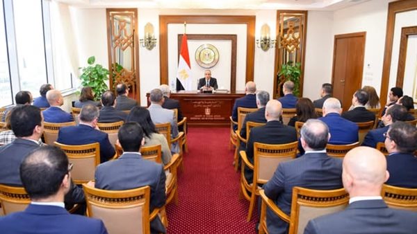 وزير الخارجية يجتمع مع قيادات الوزارة من الدرجات الوسطى لمتابعة سير العمل