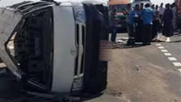 مصرع وإصابة 10 أشخاص في حادث انقلاب ميكروباص بالطريق الصحراوى بالصف