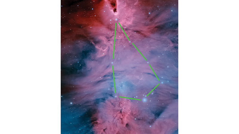 «عنقود الشجرة» في سماء الدولة يشبه شجرة عيد الميلاد