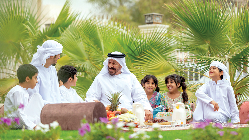 8 مبادرات للتشجيع على الزواج المبكر والإنجاب لتعزيز الأسرة الممتدة