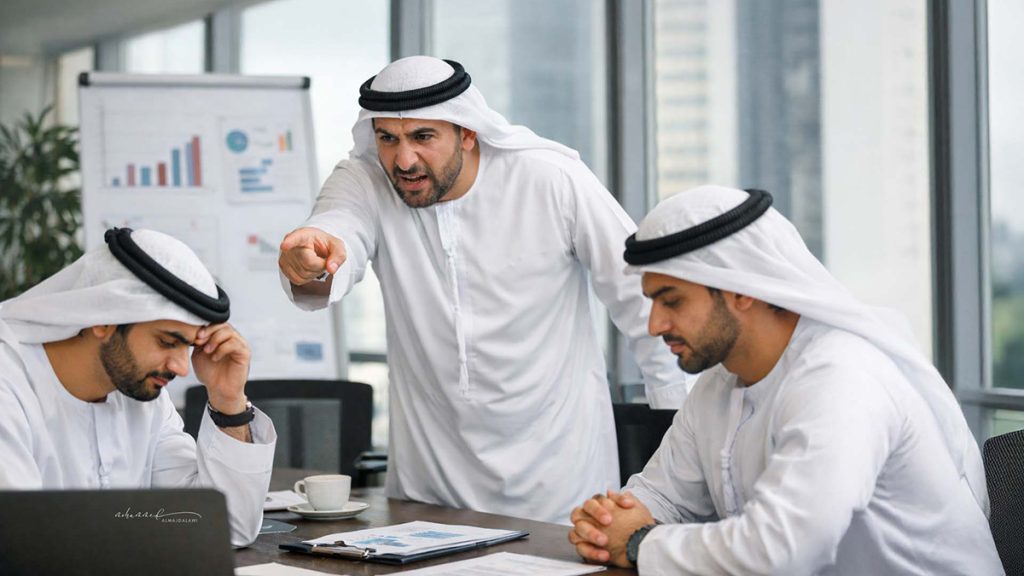 «التنمر الوظيفي».. ممارسات تعسفية تطارد موظفين بصدمة «اضطراب الكرب» وتدفعهم إلى «الاكتئاب»