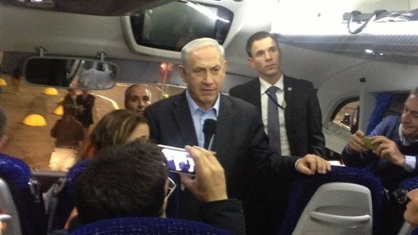 رحلة مشبوهة أم دبلوماسية؟ نتنياهو يرفض وجود الصحفيين في طائرته خلال زيارته إلى فلوريدا