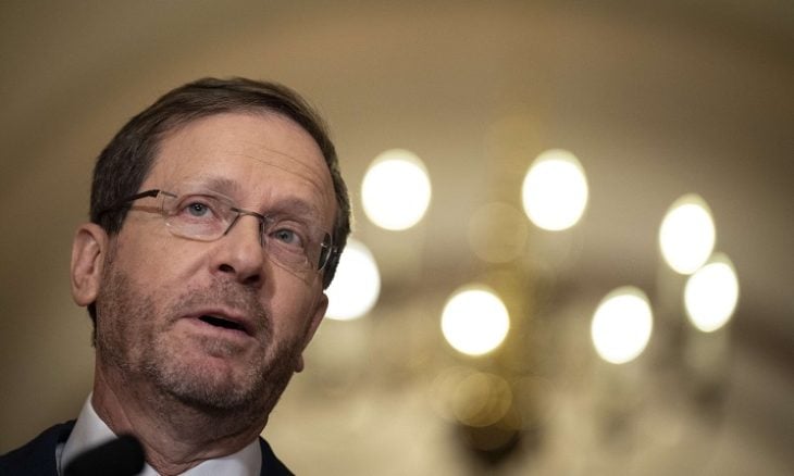 شبهات بفضيحة سياسية خطيرة في إسرائيل تربط بين نتنياهو وهرتسوغ: الرئاسة مقابل وعد بالعفو