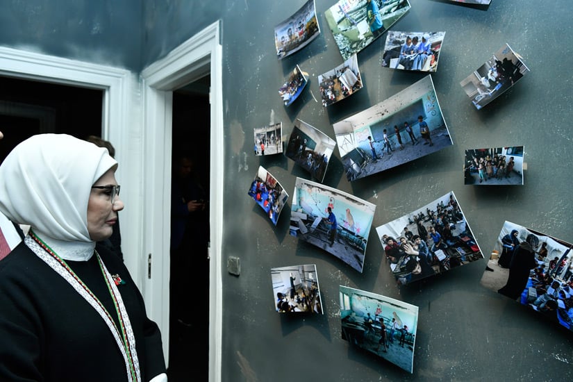 السيدة الأولى لتركيا تفتتح معرض “الباقون – فلسطين”