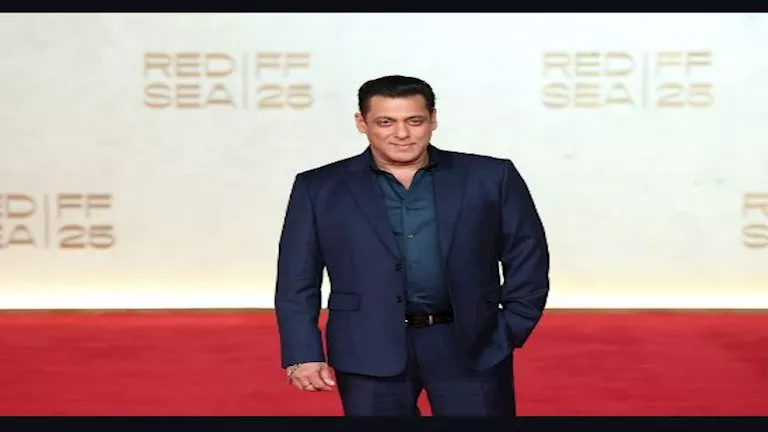 نادين لبكي وسلمان خان على السجادة الحمراء في ختام البحر الأحمر