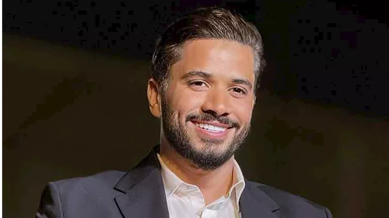 مصطفى حجاج يستعد للغناء أمام الرئيس عبد الفتاح السيسي