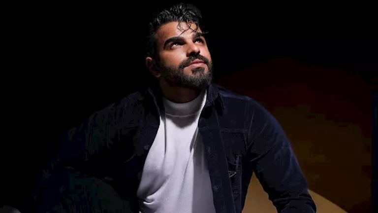 أغنية “القمة” لـ سعد بارون تحصد أكثر من نصف مليون مشاهدة على”يوتيوب”