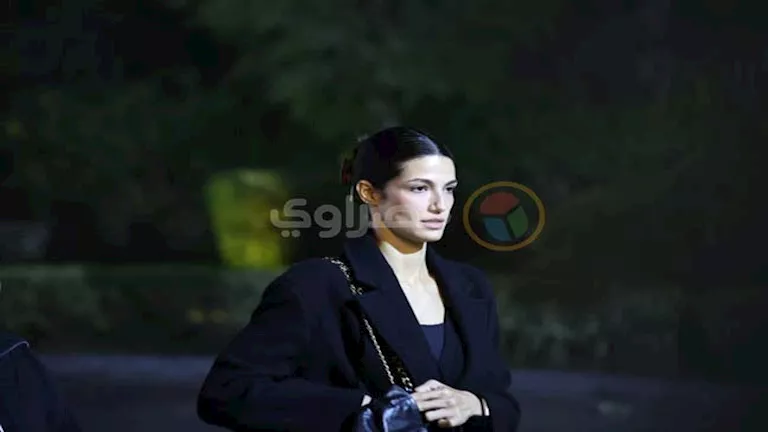 أحمد مالك وتارا عماد يقدمان واجب العزاء في الماكيير محمد عبد الحميد