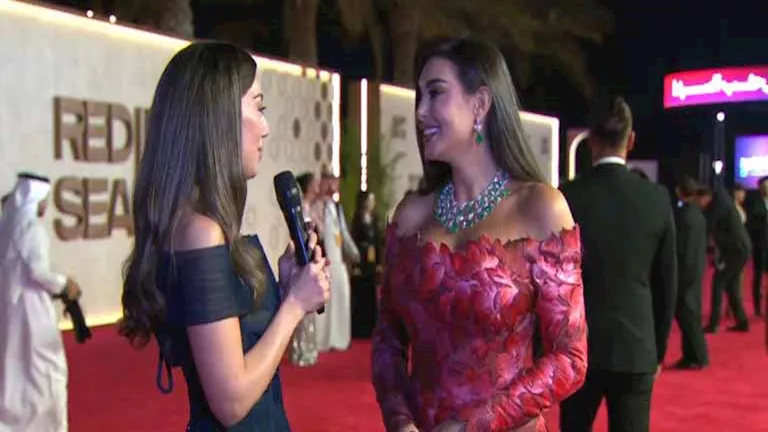 ياسمين صبري من السعودية: “البحر الأحمر بيديني فرصة أعمل عمرة”