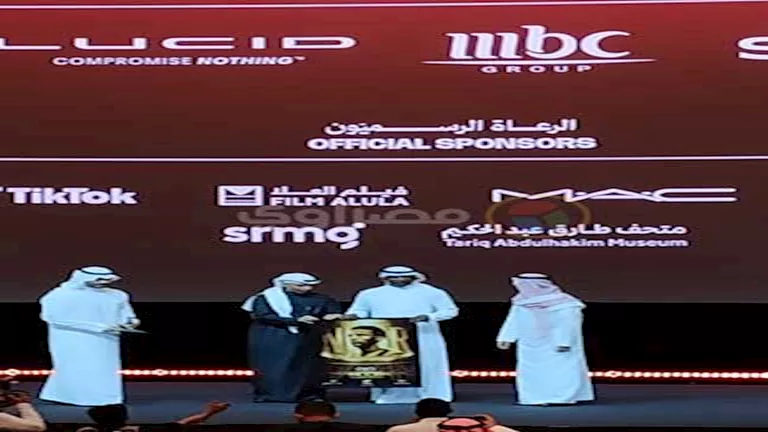 تكريم وتصفيق حار.. الجمهور السعودي يحتفل بلاعب كرة القدم محمد نور