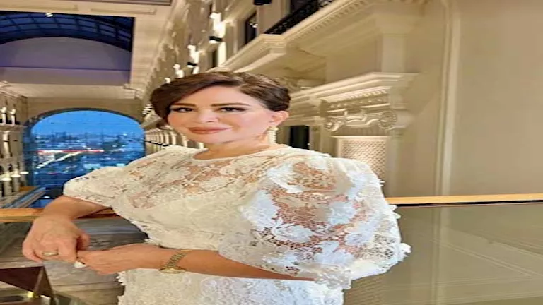 “عروس في الأبيض”.. 10 صور لـ إلهام شاهين بإطلالة ساحرة في مهرجان البحر