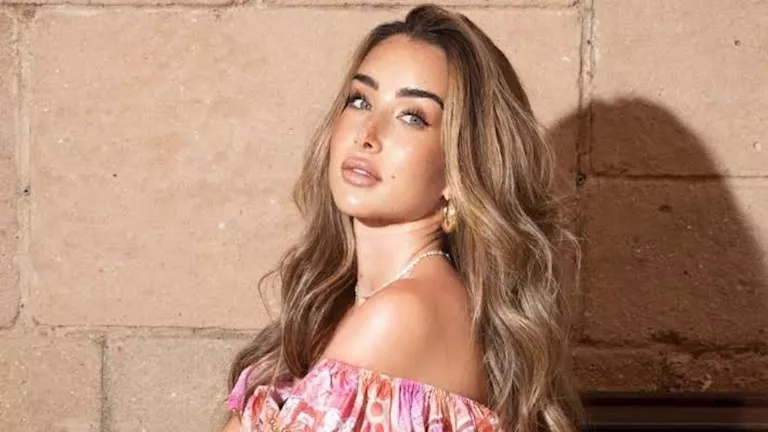 هنا الزاهد تعود إلى القاهرة بعد حضور حفل افتتاح البحر الأحمر السينمائي