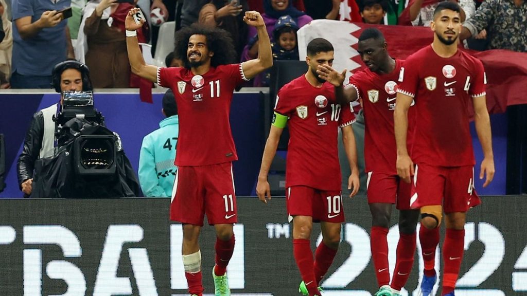 قطر يواجه تونس في مباراة الأمل الأخير بكأس العرب