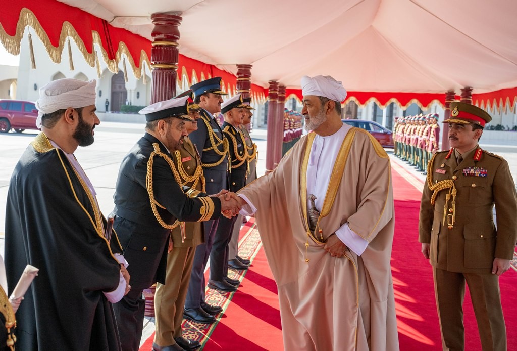 جلالة السلطان مغادرة الى القمة الخليجية بالبحرين (6).jpg