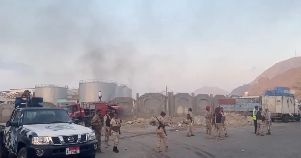 دعوات لخفض تصعيد اليمن تحالف الشرعية يكشف تفاصيل ضربة المكلا